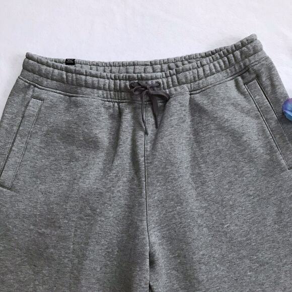 Puma NWT Performance Gray Sweat Shorts Men L - Picture 3 of 10